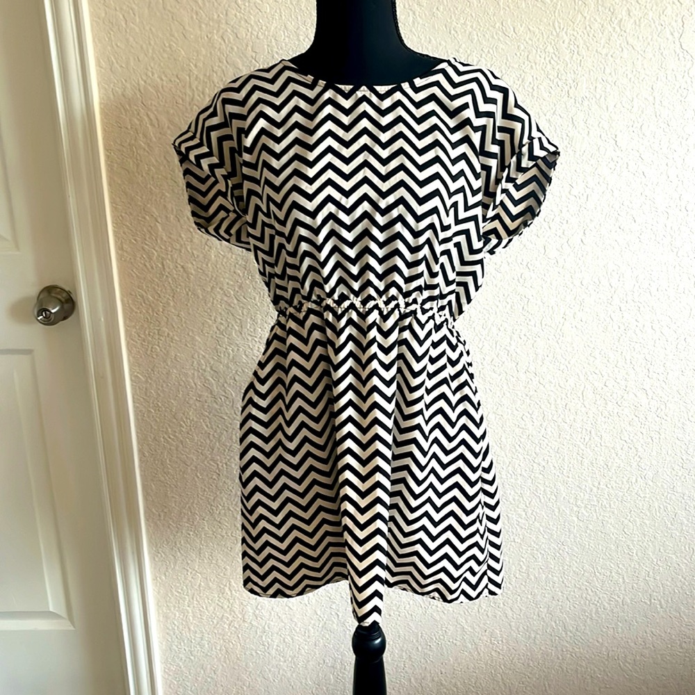 Candies large print dress with pockets!